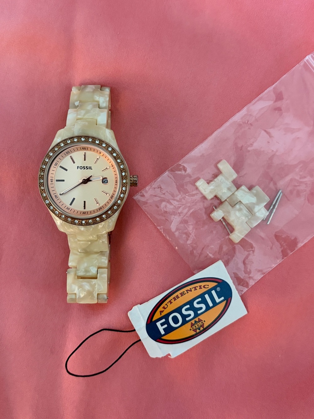 Fossil ES2864 Stella Pearlized White Resin Rose Gold Tone Women’s Wrist Watch